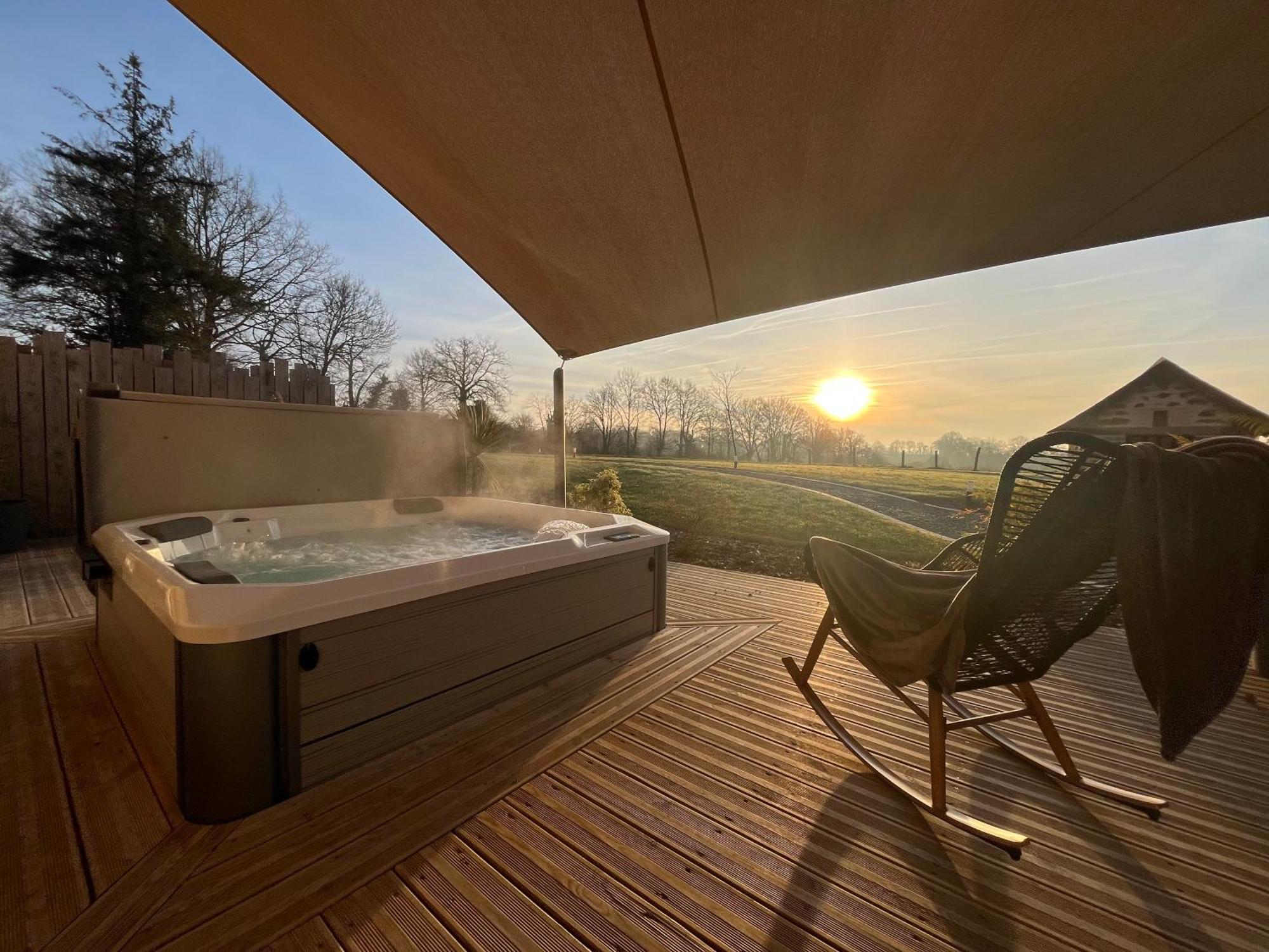 La Douce Halte - Gites Avec Spa Ou Sauna Saint-Ouen-Des-Toits Extérieur photo